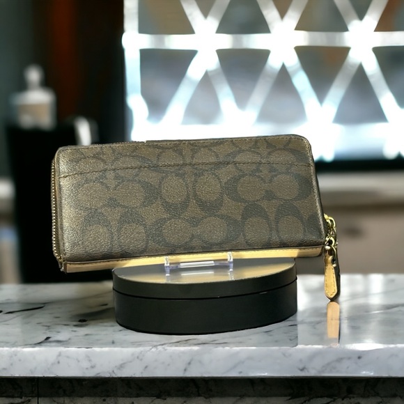 Coach Long Zip Around Wallet - Picture 2 of 5